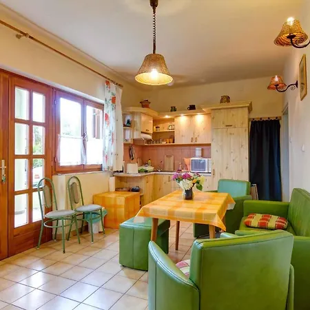 Apartment In Balatonmariafuerdo 19268 *