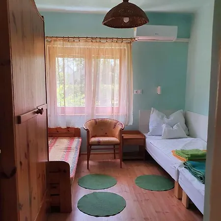 Apartment In Balatonmariafuerdo 19268 *