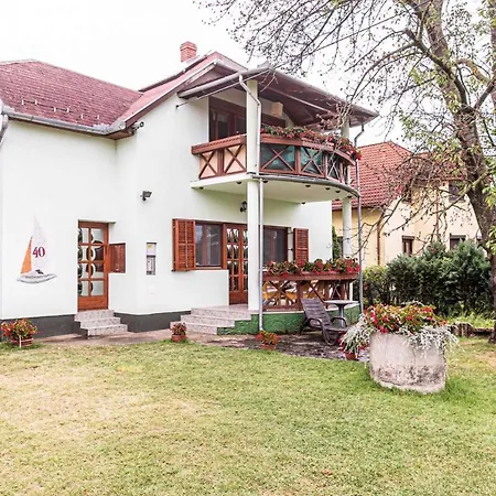 Apartment In Balatonmariafuerdo 19268 *