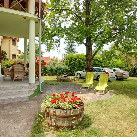 Apartment In Balatonmariafuerdo 19268 *